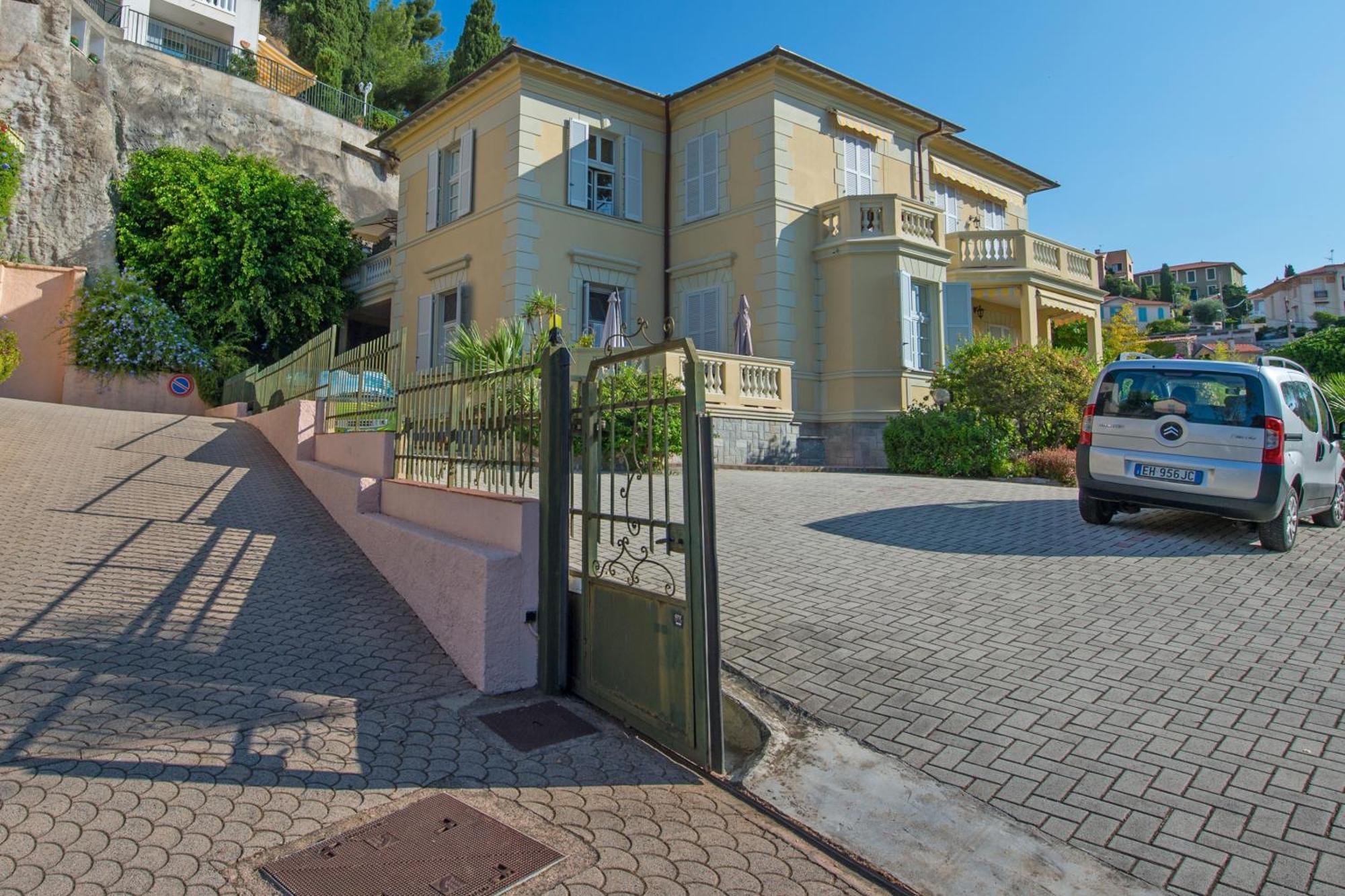 Oliviers -Agreable 2 Pieces Dans Maison Bourgeoise Menton Exteriör bild
